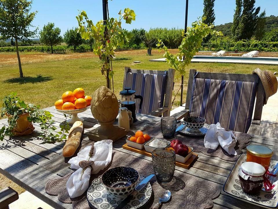 Fontaine De Cerier Bed & Breakfast Castillon-du-Gard Luaran gambar